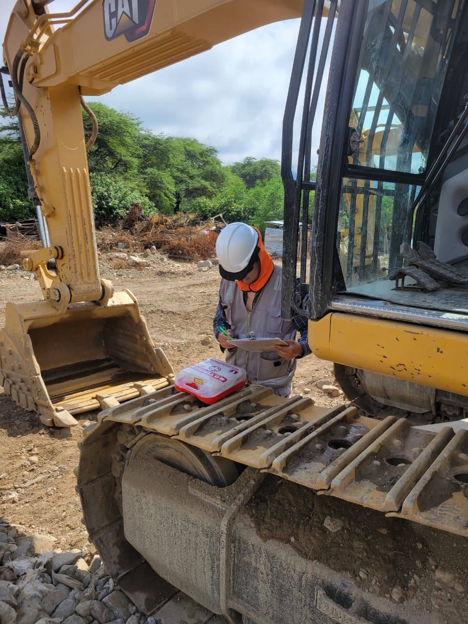 Inspección de maquinaria pesada antes de operar